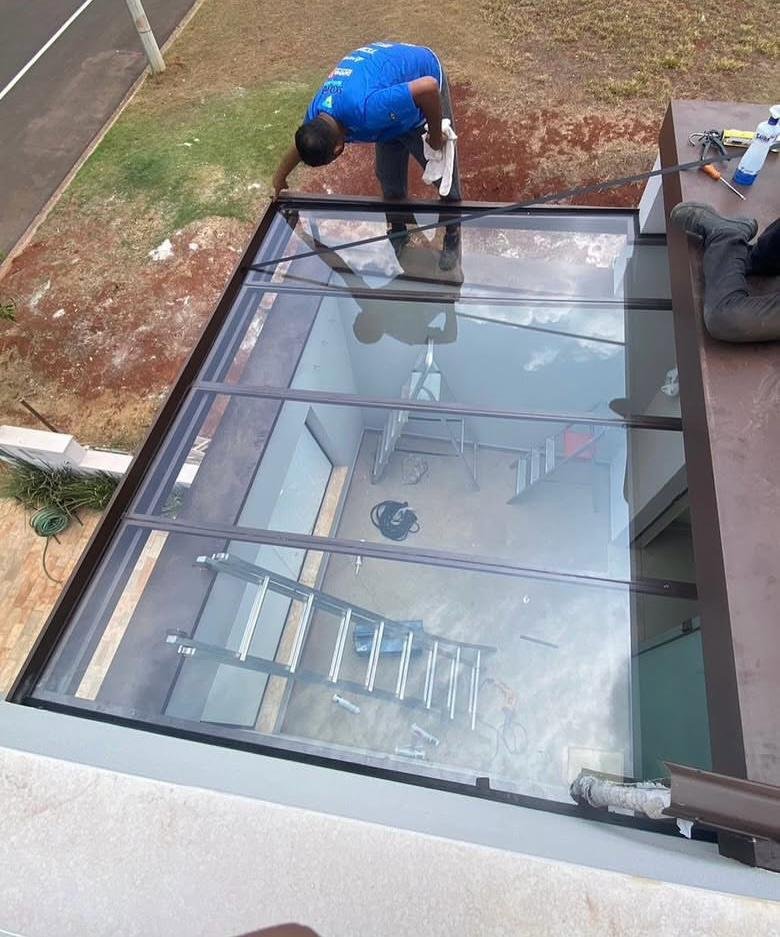 Pergolado com cobertura de vidro